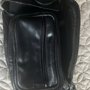 Wilsons Leather Black fanny pack Classic and Versatile